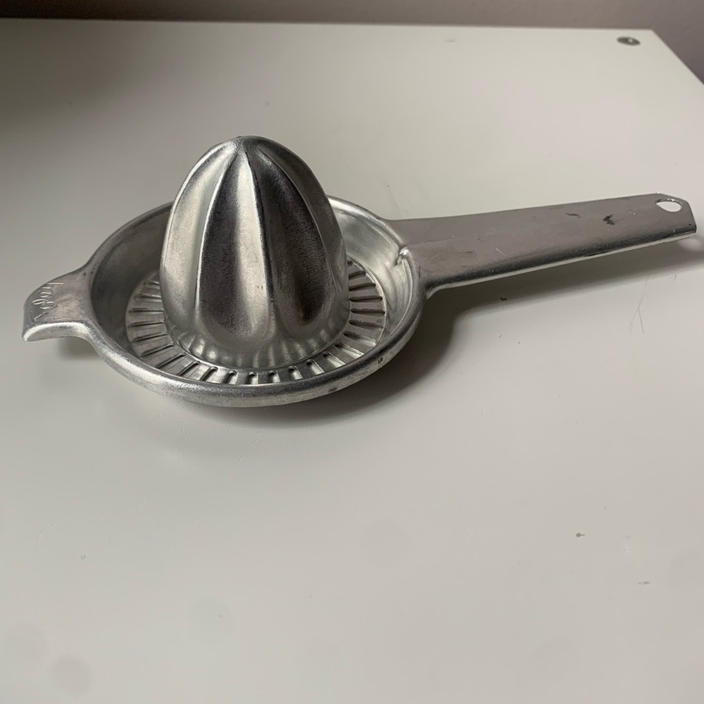 Vintage Juicer Foley Aluminum Handheld Citrus Juicer-Airstream Style